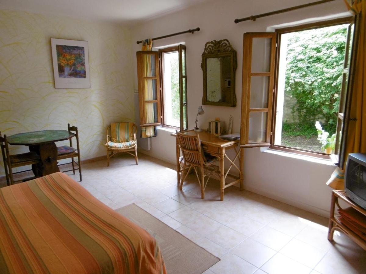 Le Val Leron Bed & Breakfast Valaurie Exterior photo