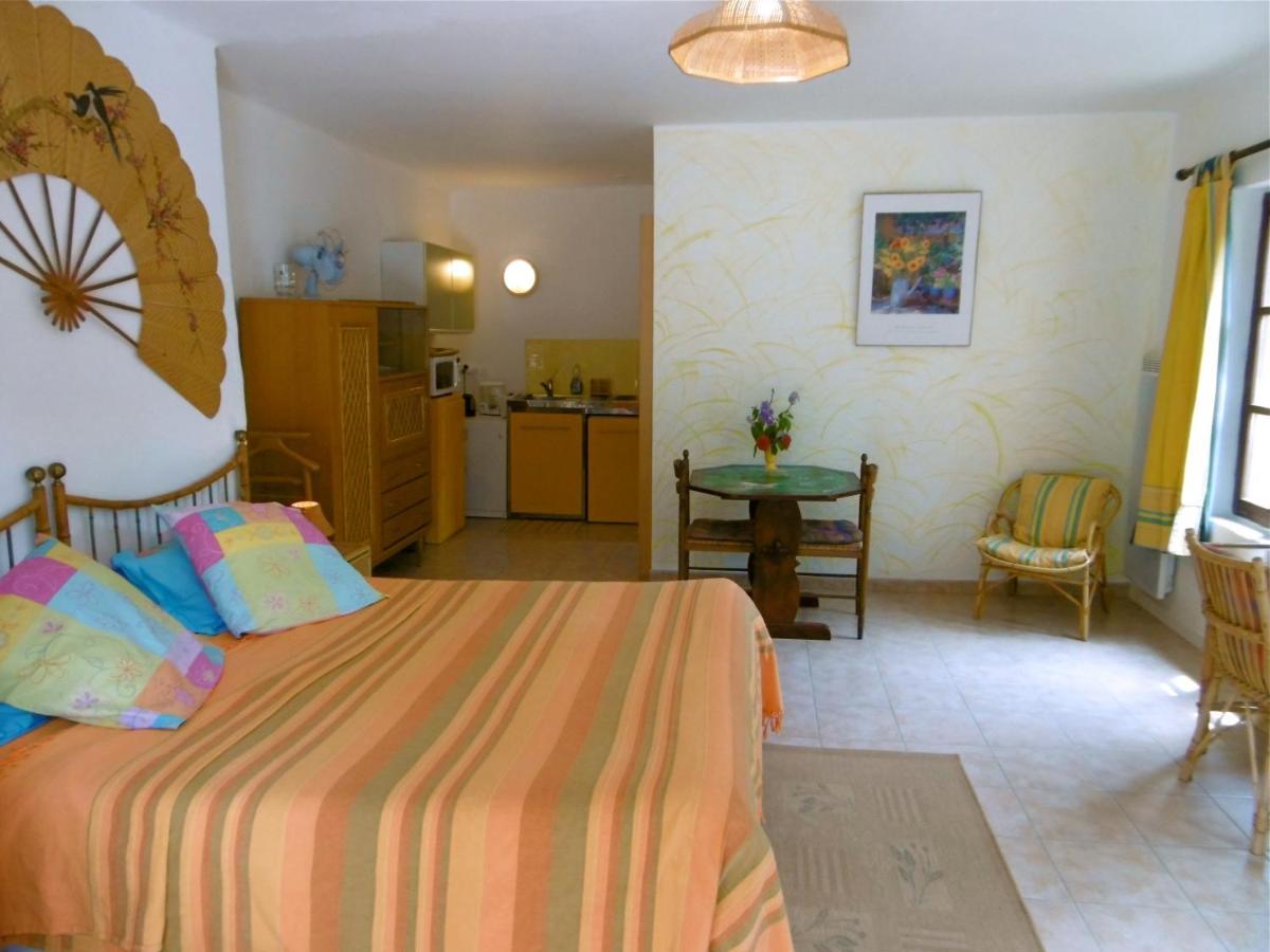 Le Val Leron Bed & Breakfast Valaurie Exterior photo