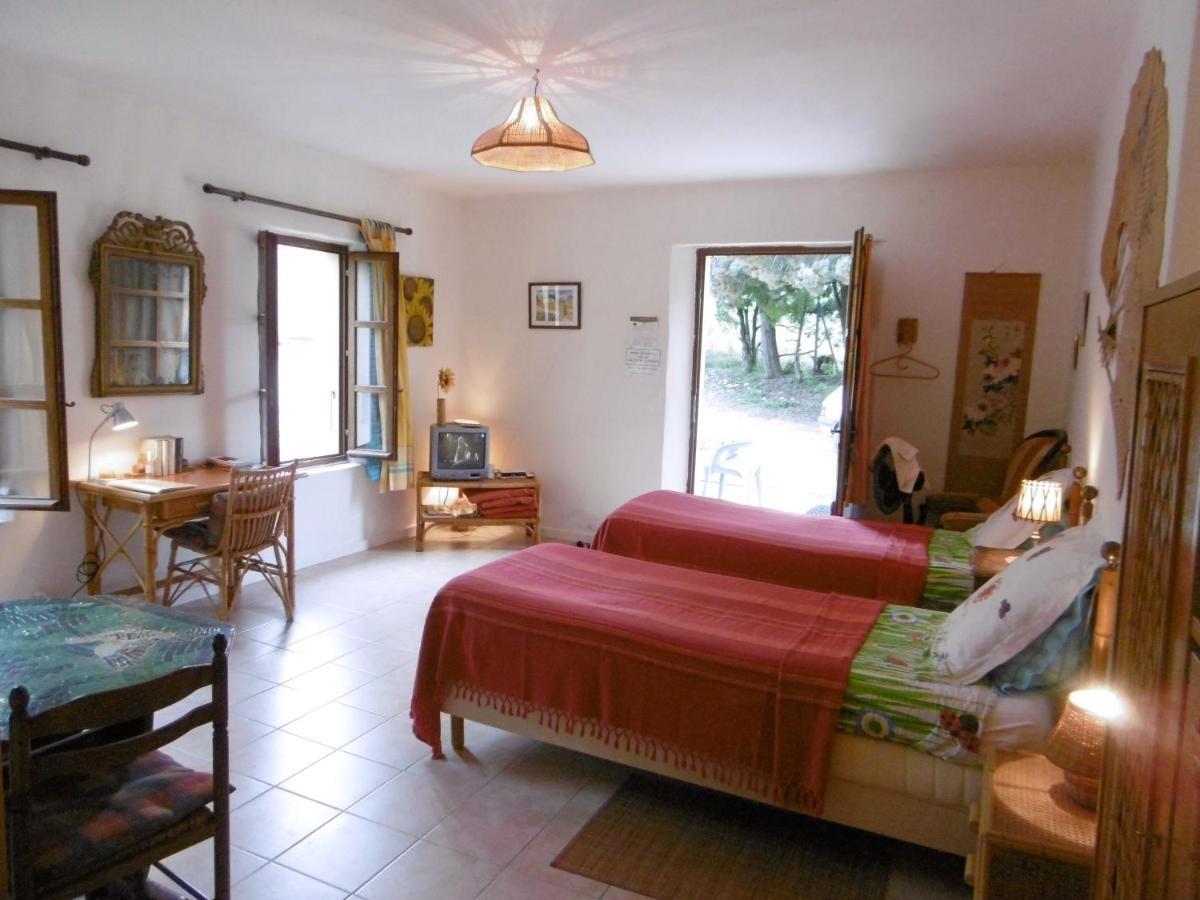Le Val Leron Bed & Breakfast Valaurie Exterior photo