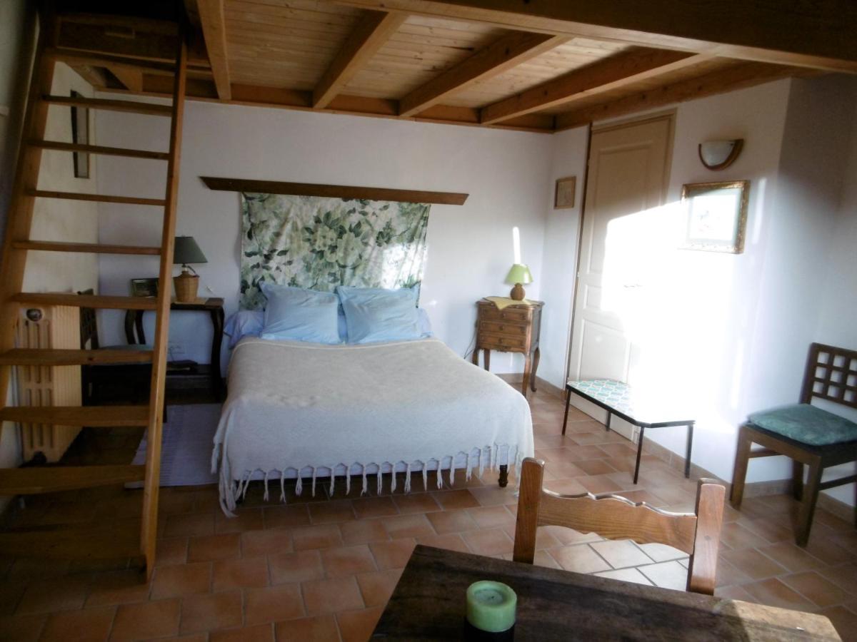 Le Val Leron Bed & Breakfast Valaurie Exterior photo